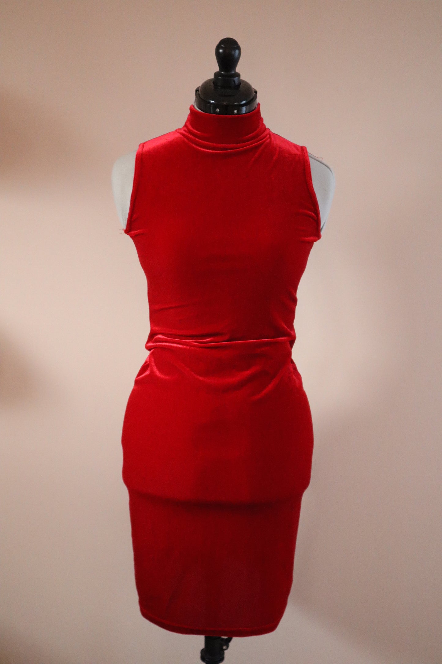 Robe en velours rouge